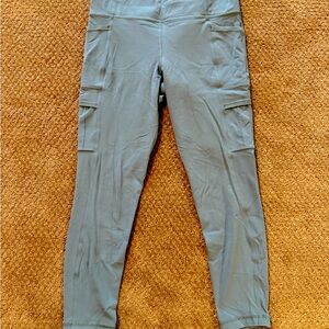 Athleta Salutation Stash cargo leggings 7/8 length size S